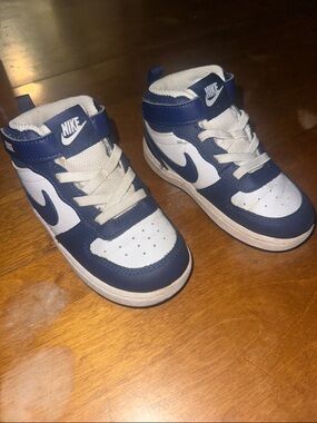 Nike Kids High-Top Sneakers in Navy and White